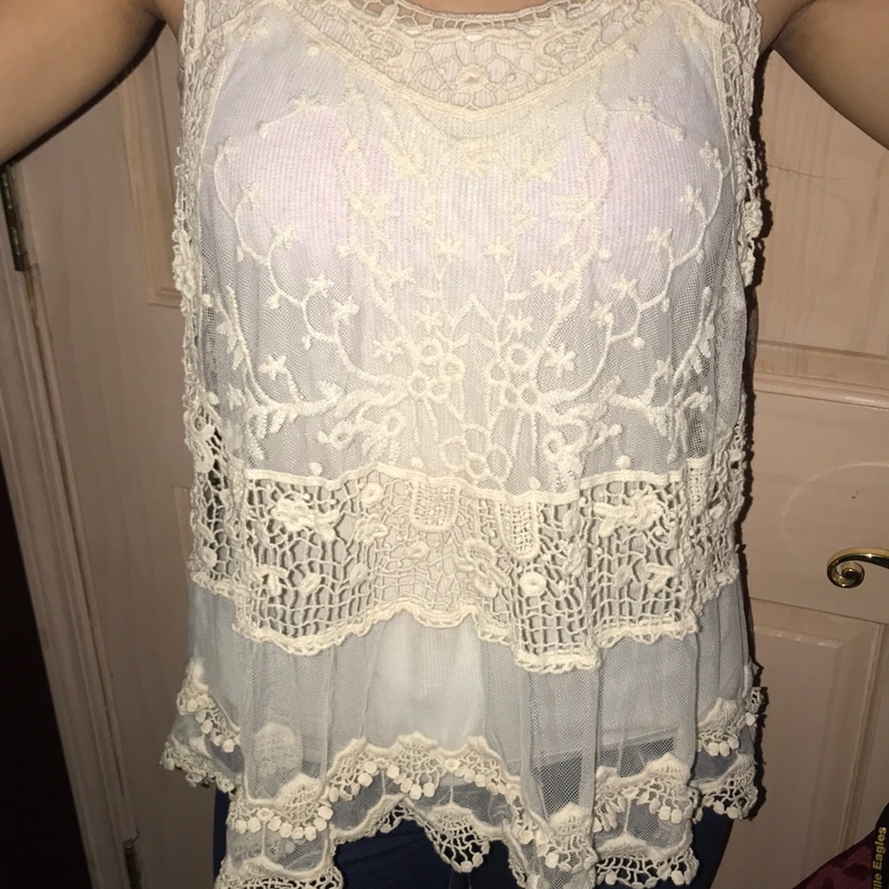 CUTE OVERLAY TOP! - Picture 4 of 8